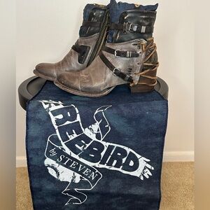 Freebird by Steven Distressed Gray + Brown Leather Boots - 9